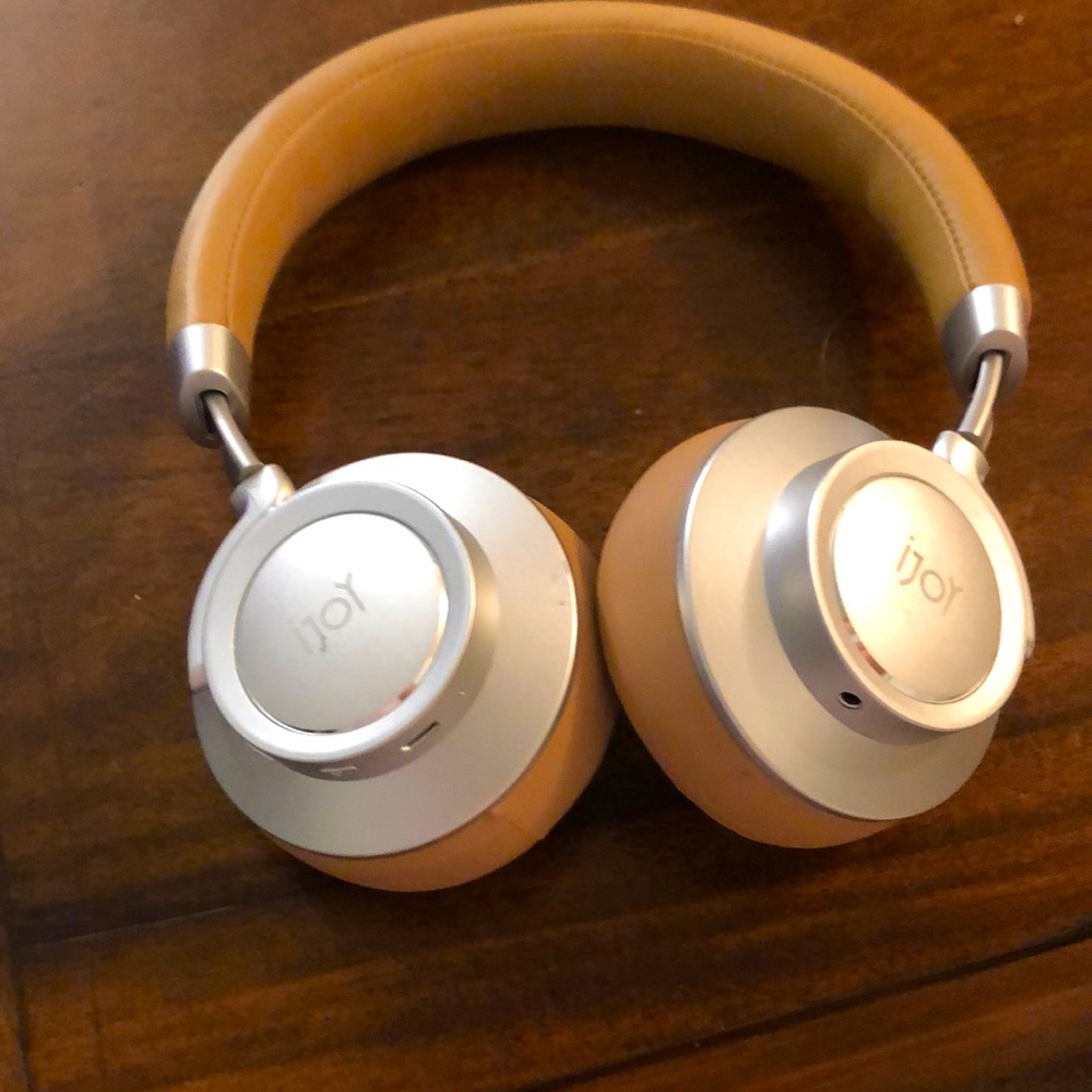 Ijoy wireless headphones with charger